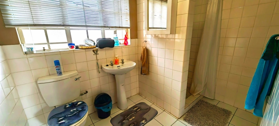 4 Bedroom Property for Sale in Kannoniers Park North West